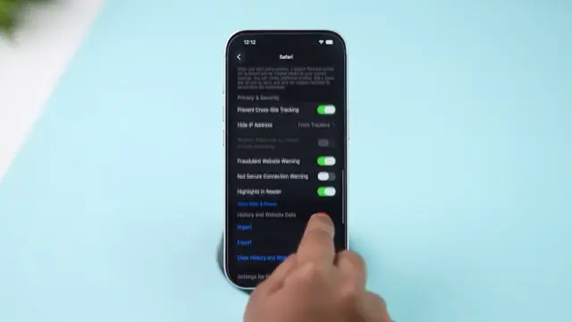 Clearing history and website data in Safari settings
