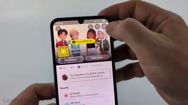 Open Settings Screenshot of Snapchat settings gear icon.